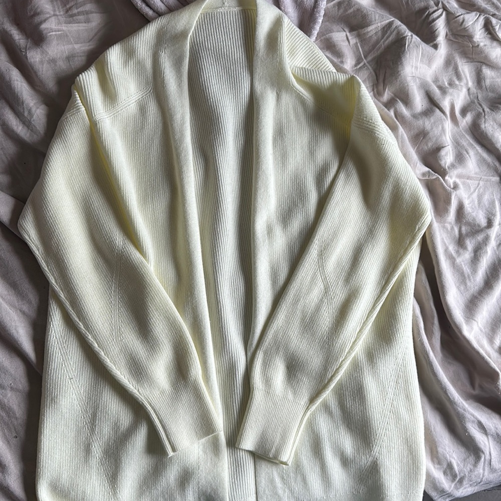 Lululemon cardigan NWOT 6
